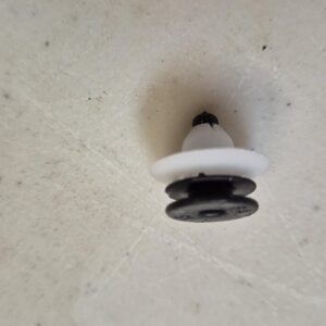 Plastmutter för skruv stänkskydd